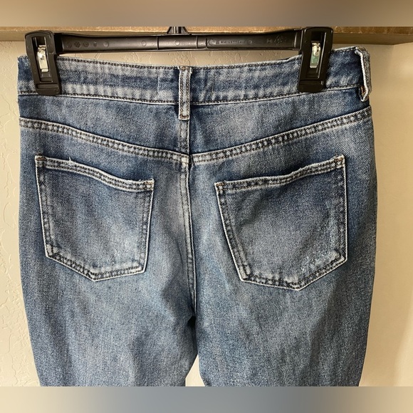 PacSun| Mom Jean in Distressed, Ripped Knee Style—Size 28••• - Picture 5 of 12